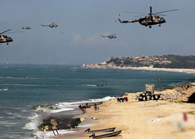 解放军抢滩登陆 场面壮观震撼(1)